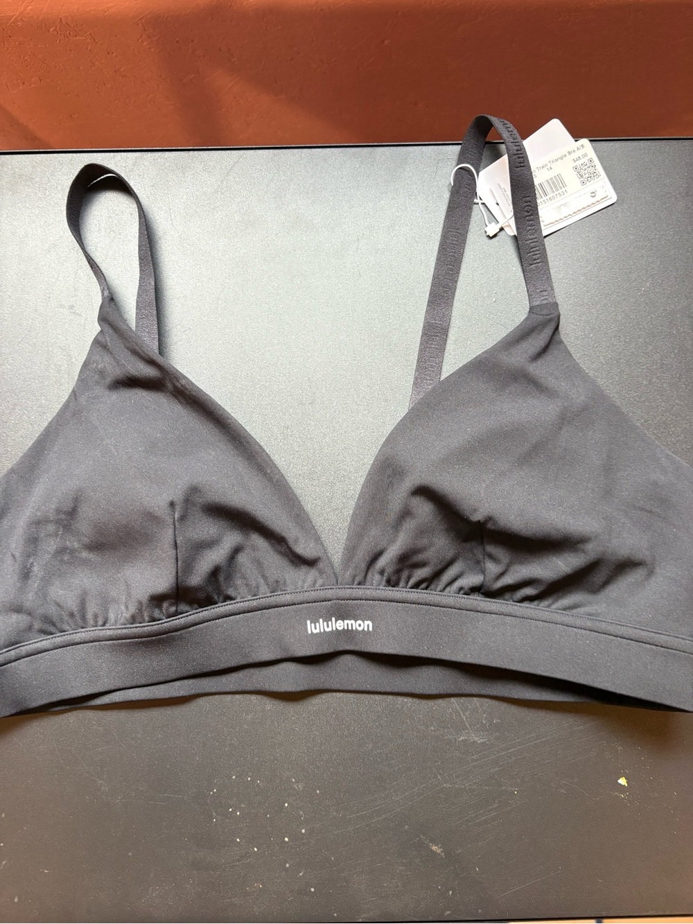 Lululemon License to Train Triangle Bra A/B Black Size 14 NWT Adjustable Straps